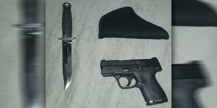 #DIGTHERIG – Dylan and his S&W M&P Shield .40 in an Uncle Mike’s Holster