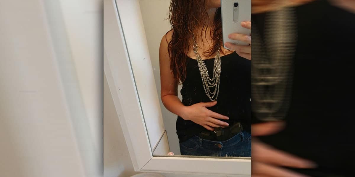 #DIGTHERIG – Rebecca and her Glock 42 in a Comfort Tac Holster