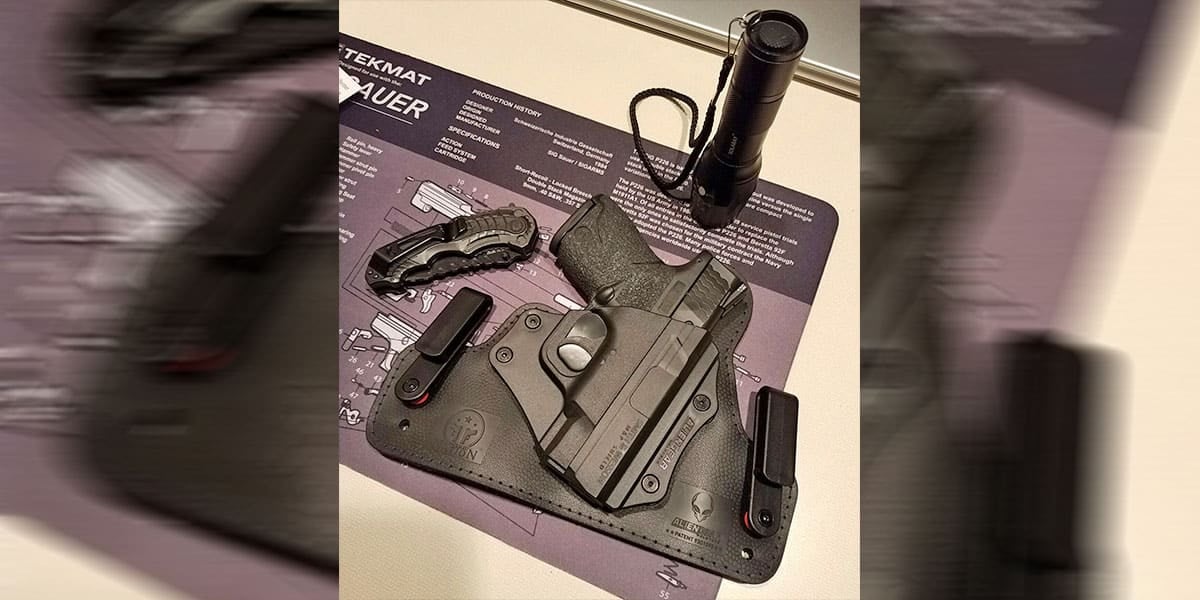#DIGTHERIG – Kenny and his Smith and Wesson M&P Shield .40 in an Alien Gear / Concealed Nation Holster