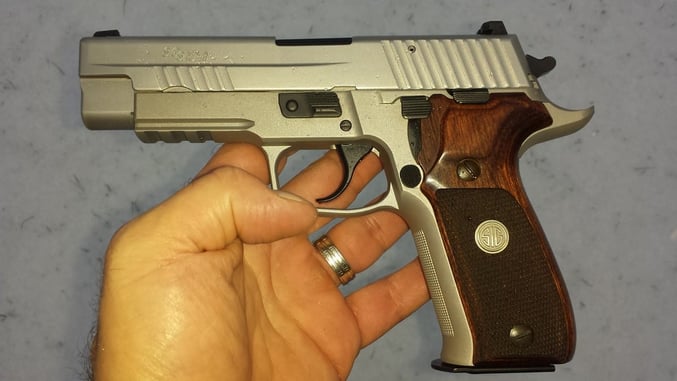 [FIREARM REVIEW] Sig Sauer P226 ASE (TALO)