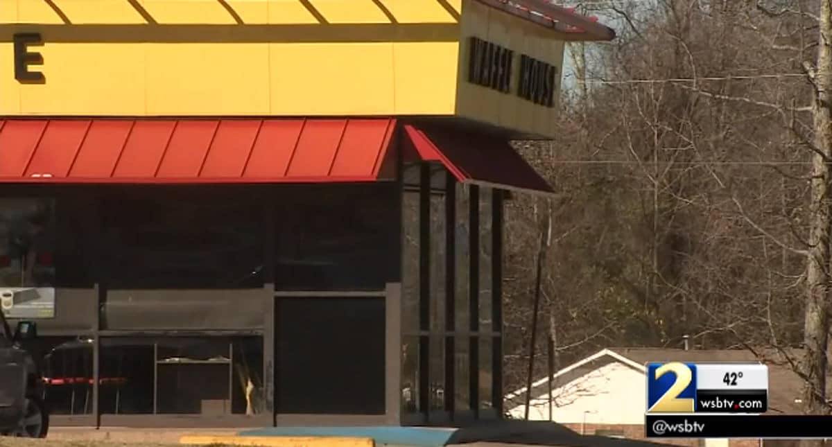 Waffle House Waitress Gets Note From Thugs: Give Up The Money Or We’ll Shoot Everyone… So, She Got Her Gun Instead. Now She’s Out Of A Job.