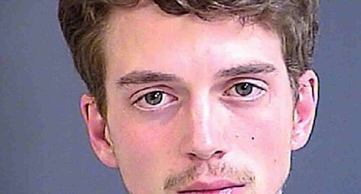 BAD APPLE: Permitless Idiot Shows Gas Station Clerk His Gun To Prove He’s Old Enough To Buy Beer; Why You Can’t Fix Stupid
