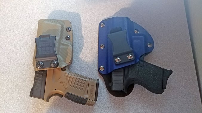 #DIGTHERIG – Tyler and his Springfield XDs 9mm and Glock 43 in Squared Away Customs and Raw Dog Tactical Holsters