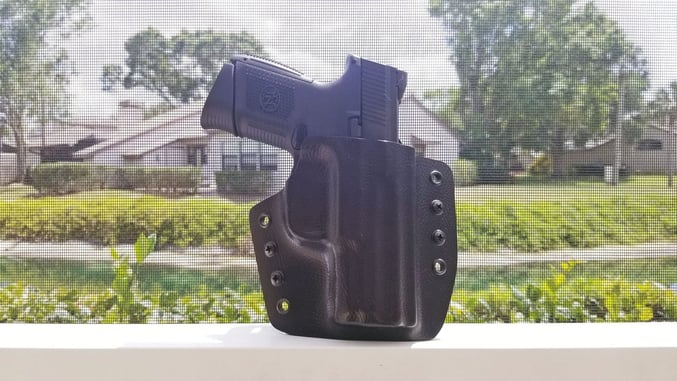 [HOLSTER REVIEW] Squared Away Customs Oscar OWB Holster (And Awesome New Dump Trays)