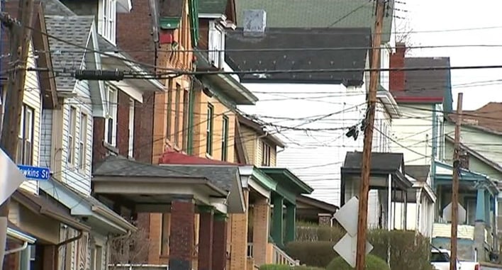 Intruder With Crowbar VS Homeowner With Gun: Who Wins?