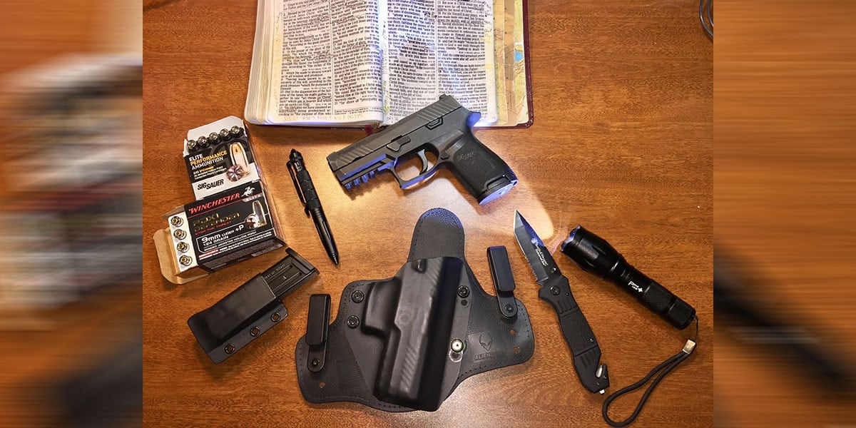 #DIGTHERIG – Dean and his SIG SAUER P320 Compact in an Alien Gear Holster and On Your 6 Designs Mag Carrier