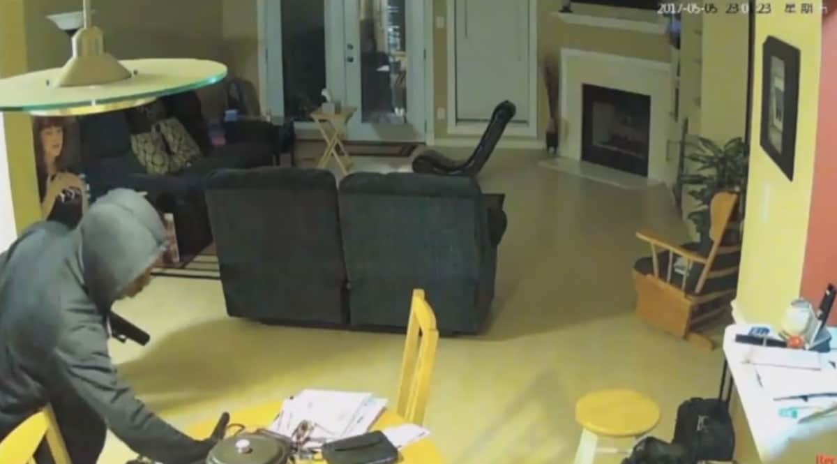 [VIDEO] Online Arrangement To Buy Cell Phone Turns Deadly, Armed Robber Shot By Armed Homeowner