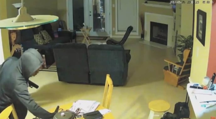 [VIDEO] Online Arrangement To Buy Cell Phone Turns Deadly, Armed Robber Shot By Armed Homeowner
