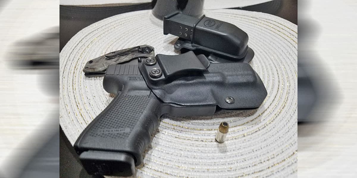 #DIGTHERIG – This Guy and his Glock 19 in an Unknown Holster