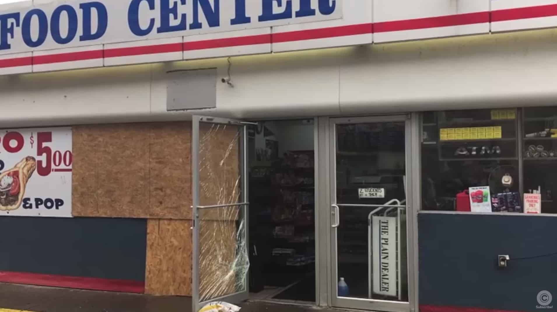 Gas Station Employee Shoots At Smash-And-Grab Thugs