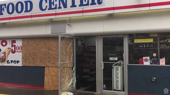 Gas Station Employee Shoots At Smash-And-Grab Thugs
