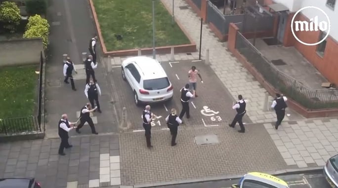 [VIDEO] In Britain, The Only Option For Police Is To Run