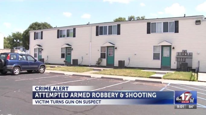 [CCW IN ACTION] Armed Citizen Draws Gun And Fires At Armed Robbery Suspect