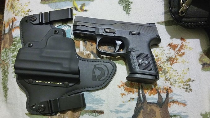 #DIGTHERIG – Jerry and his FN FNS 9c in a Black Arch ACE-1 GEN 2 Holster