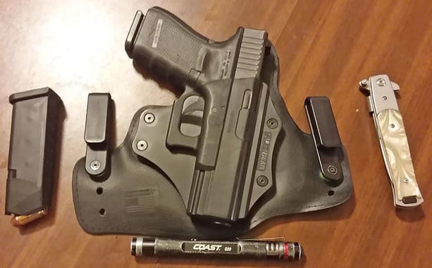 #DIGTHERIG – Kyle and his Glock 23 in a Alien Gear Holster