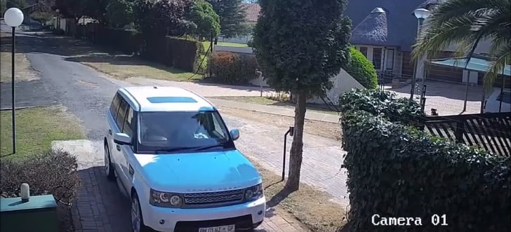 [VIDEO] Armed Robber Gives Carjacking a Try, Wasn’t Ready for Swift Response