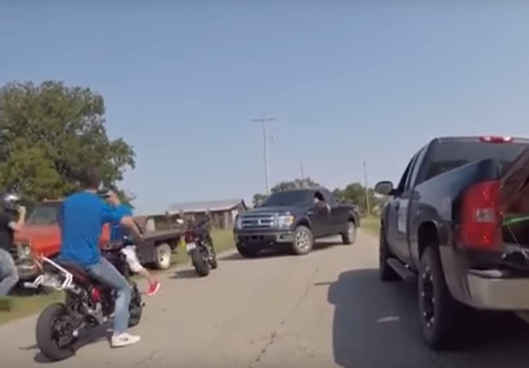 Motorcyclists Get Into Awful Scrap On Oklahoma Roadside… Footage Is Awful