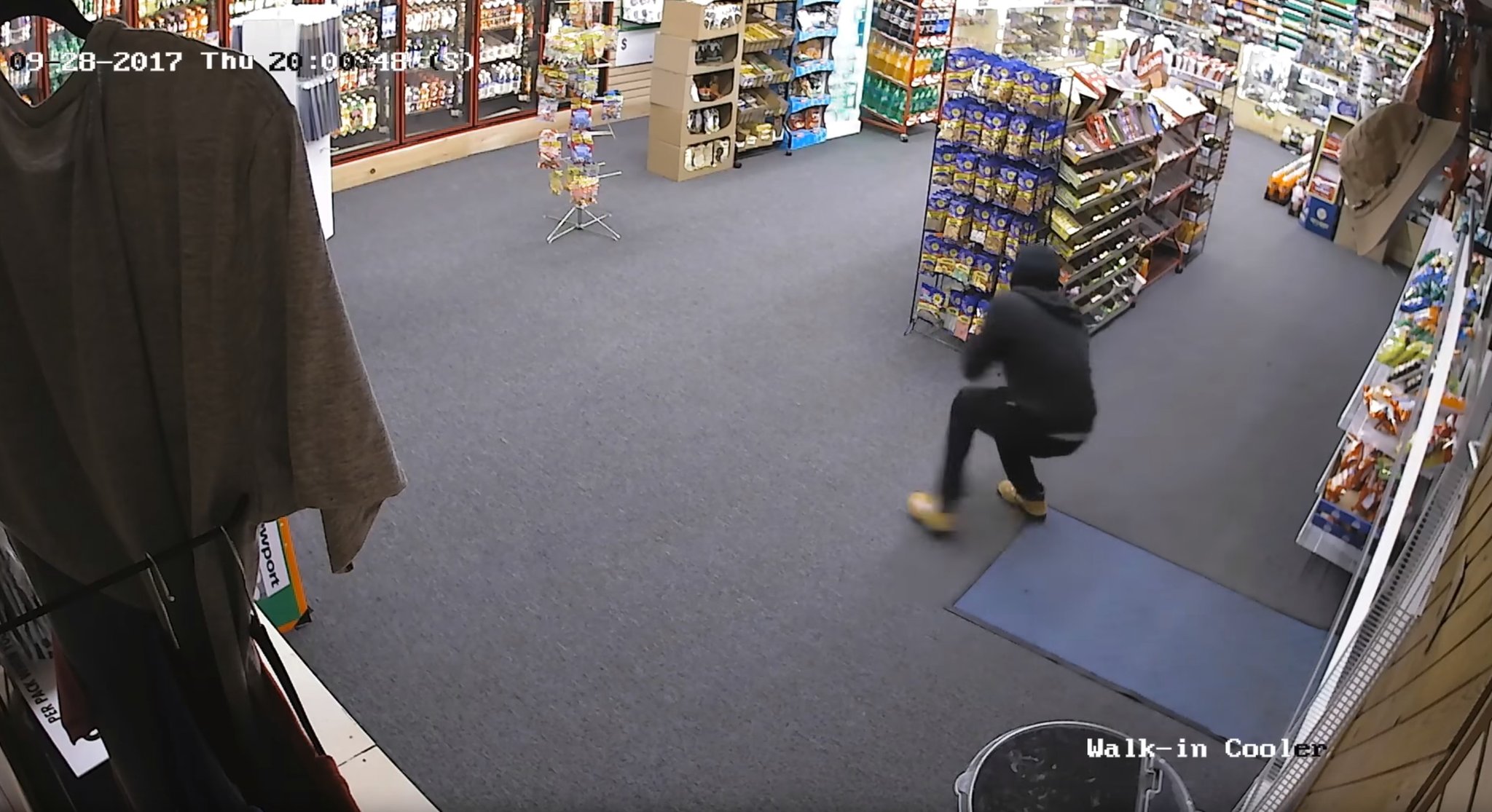 [VIDEO] Employee And Thug Exchange Gunfire In Smoke Shop Robbery Attempt