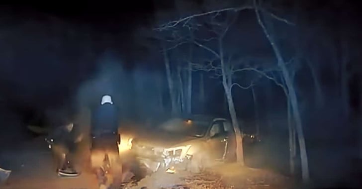 *WARNING: GRAPHIC* Cop Goes Toe-to-Toe With Knife-Wielding Attacker at Point-Blank Range