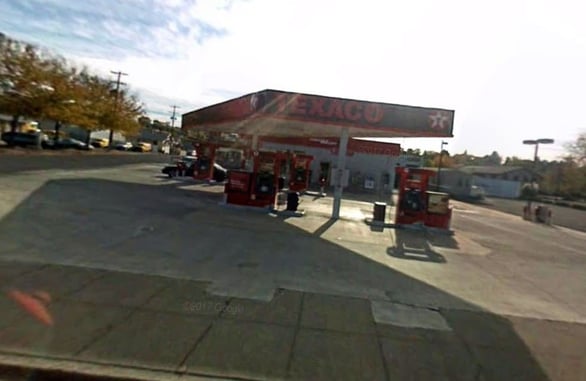 Armed Citizen Forces Man To Drop Sawed-Off Shotgun And Knife Outside Market, Possibly Saving Lives