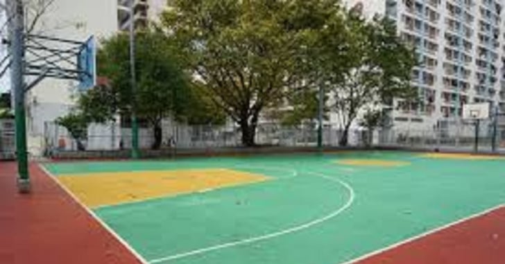 Security Guard Forced to Shoot After Mob Attacks Him Over a Basketball Court