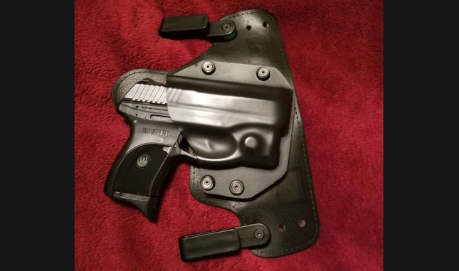 #DIGTHERIG – Chuck and his Ruger LC9 in an Alien Gear Holster