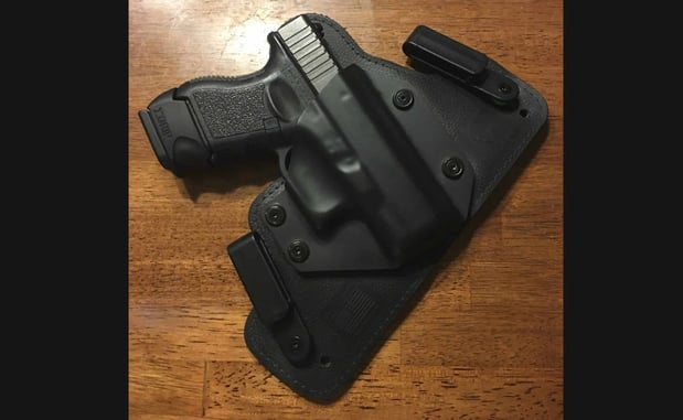 #DIGTHERIG – Gregory and his Glock 27 in an Alien Gear Holster