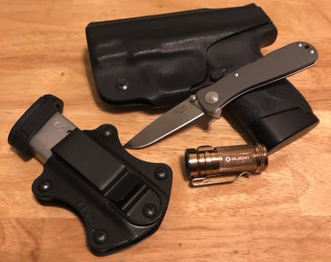 #DIGTHERIG – Chris and his Smith & Wesson M&P Shield in a Minimalist Holster