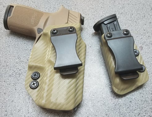 #DIGTHERIG – Jeremy and his Sig Sauer P320c in a Custom Holster
