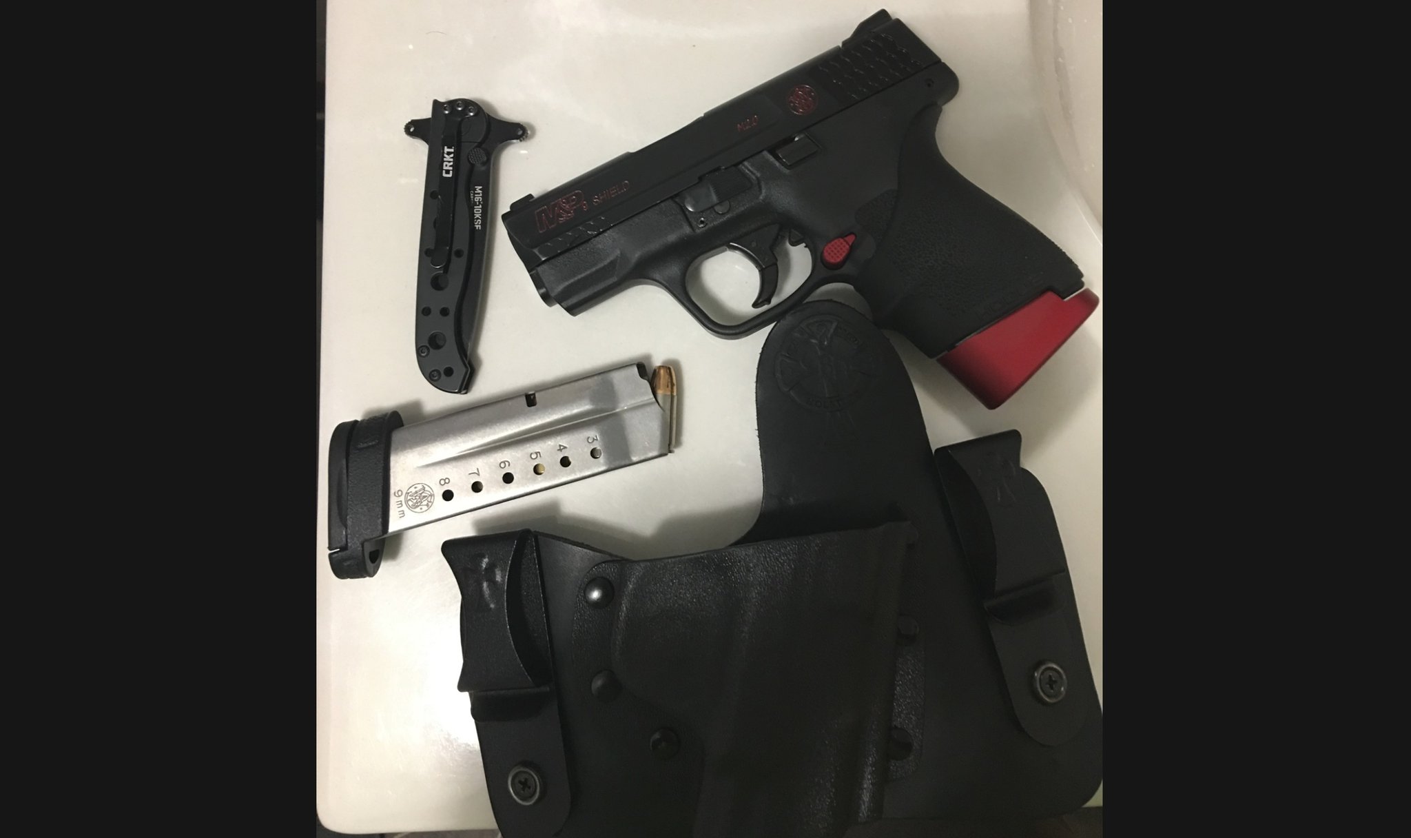 #DIGTHERIG – Brett and his Smith & Wesson M&P Shield in a CrossBreed Holster
