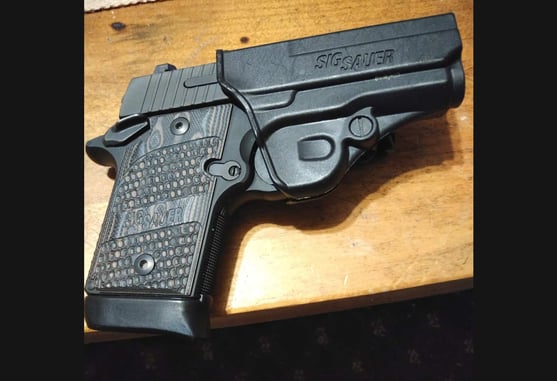 #DIGTHERIG – William and his Sig Sauer P938 in a Sig Holster