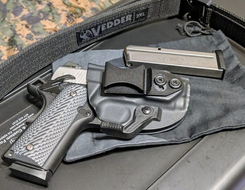 #DIGTHERIG – Chris and his Springfield Armory EMP 9mm in a Vedder Holster