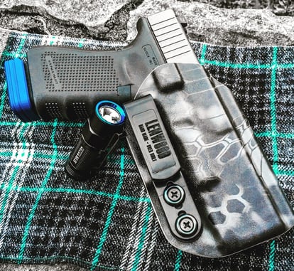 #DIGTHERIG – Ben and his Glock 19 in a Lenwood Holster