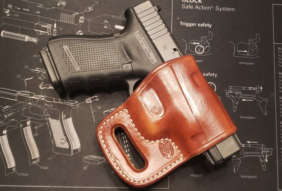 #DIGTHERIG – Joe and his GLOCK 19 in an El Paso Saddlery Combat Express Holster