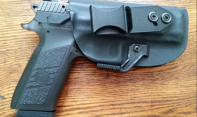 #DIGTHERIG – Mark and his CZ P-09 in a Vedder Holster