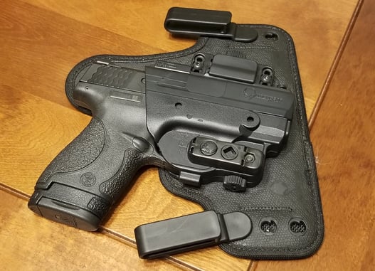 #DIGTHERIG – Zach and his Smith & Wesson M&P Shield in an Alien Gear Holster