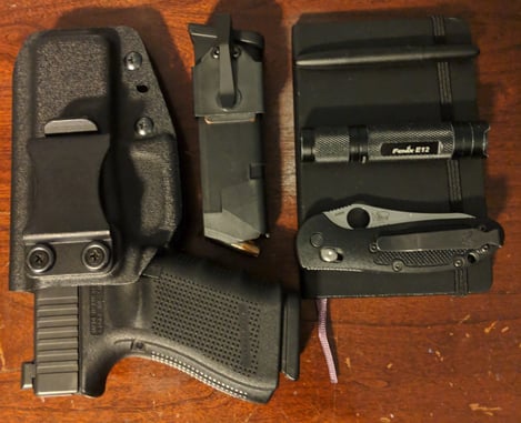 #DIGTHERIG – Phill and his Glock 19 in a TriStar Holster