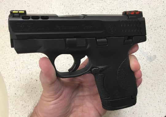 #DIGTHERIG – Tracy and his Smith & Wesson Performance Center Shield in an Alien Gear Holster