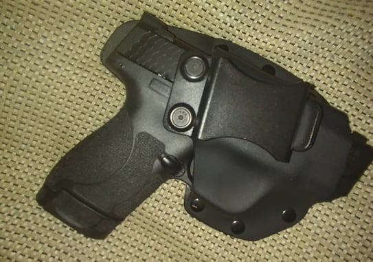 #DIGTHERIG – Brandon and his Smith & Wesson M&P Shield M2.0 in a Custom Holster