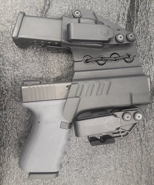 #DIGTHERIG – Jared and his Glock 19 in a TXC Holster