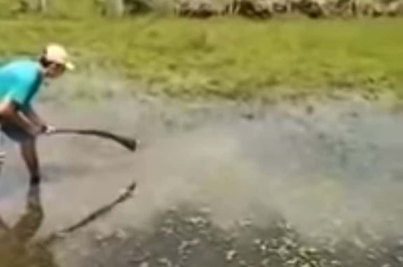 [VIDEO] Man Tries Fishing With A Shotgun, Ends Up Shooting Himself
