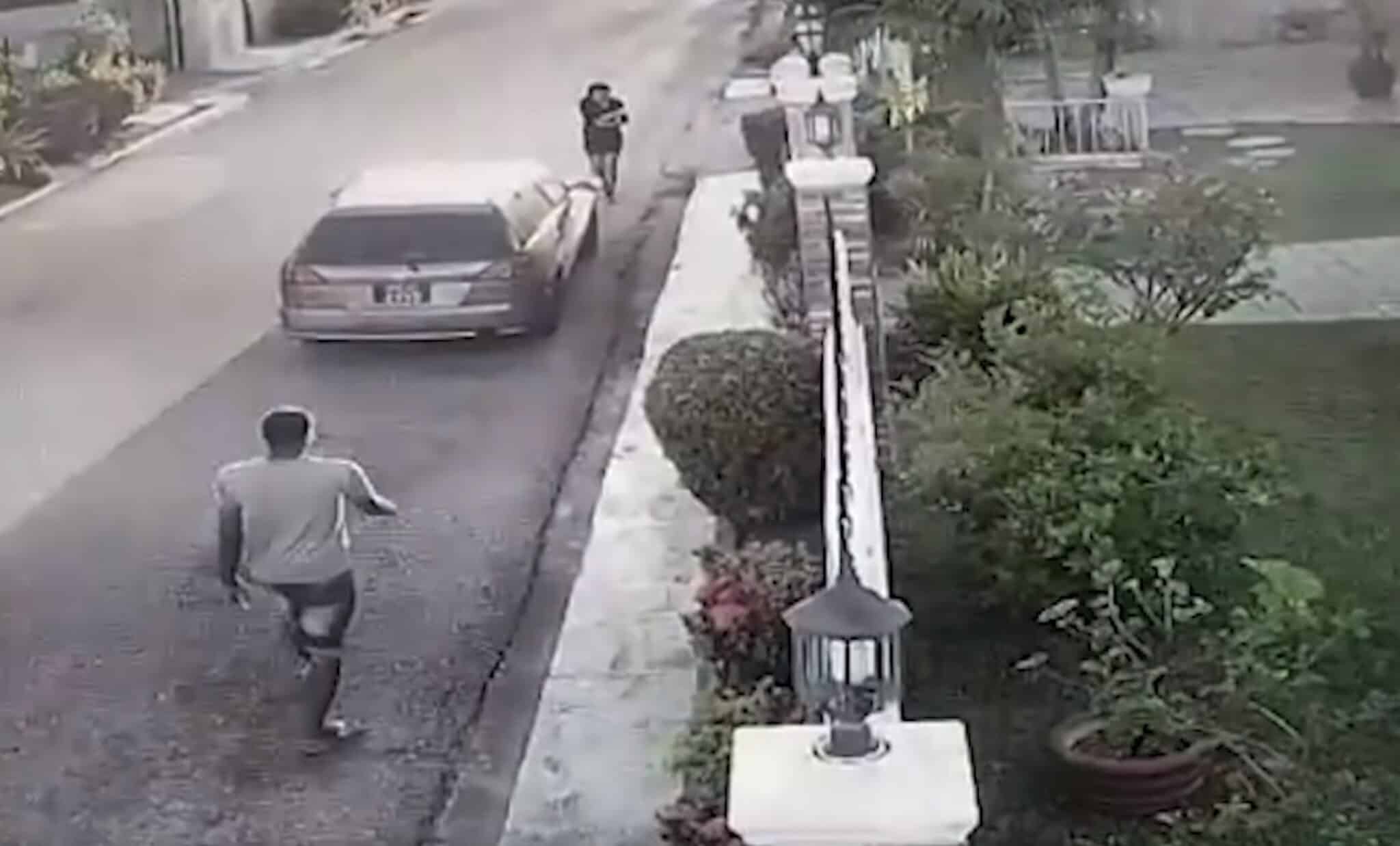 [VIDEO] Woman Is Not Easy Target For Purse Thief, And She Puts Up An Amazing Fight