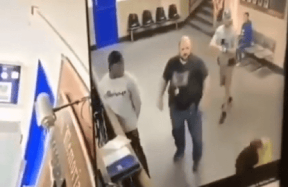 Armed Thug Attempts to Rob a Police Station (WATCH)