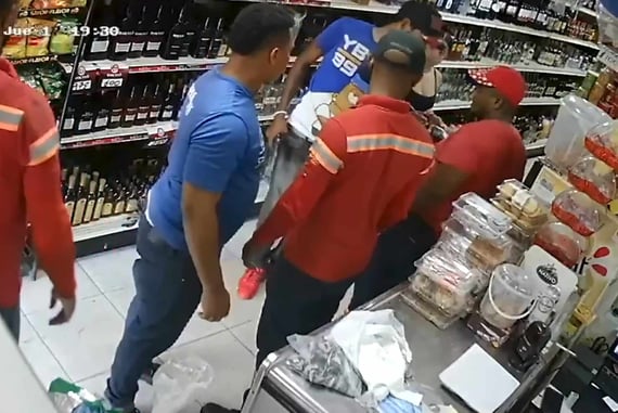 Armed Robber Gets Seriously Beat Up After 4 Intended Victims Fight Back