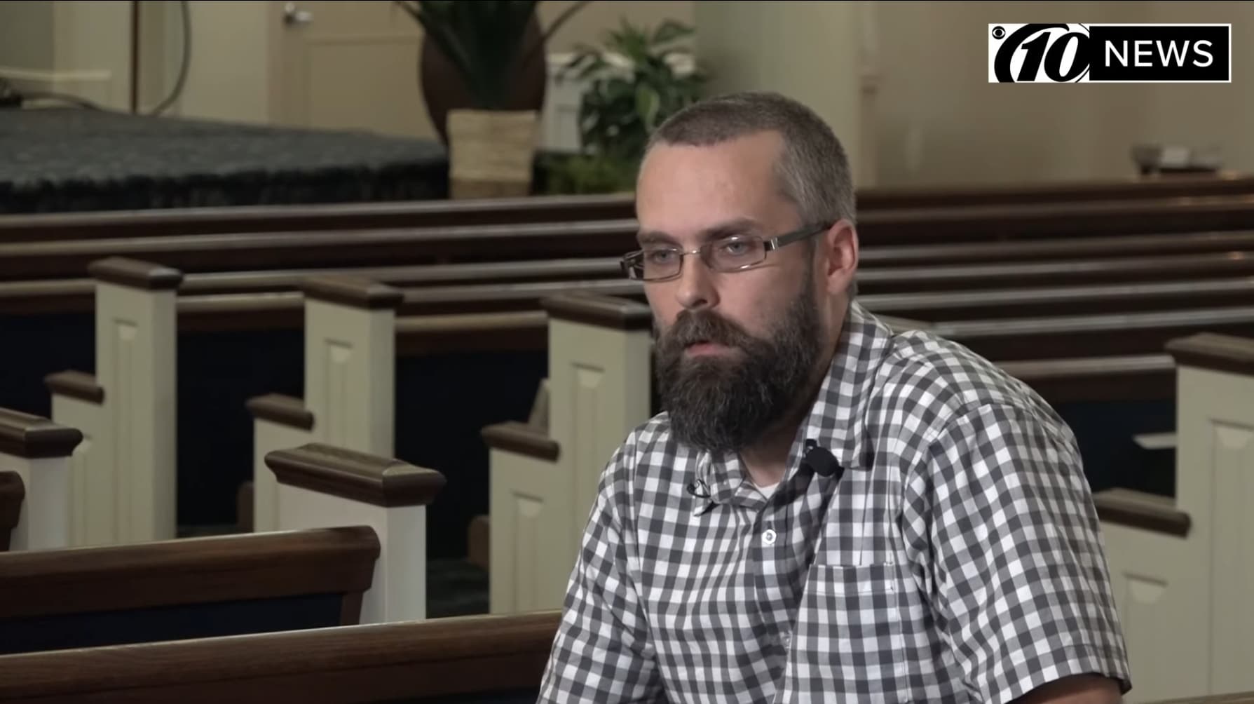 Burglar held at gunpoint by pastor after breaking into church, apologizes while being taken away by police