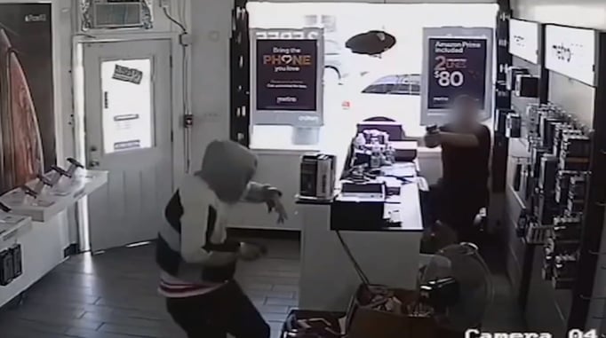 [VIDEO] Armed Robber Shot And Killed By Quick-Thinking Concealed Carrier