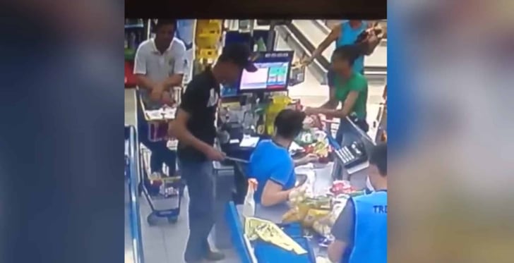 [VIDEO] Armed Man In Line Acts Quickly When Man In Front Of Him Puts Knife To Cashier’s Back