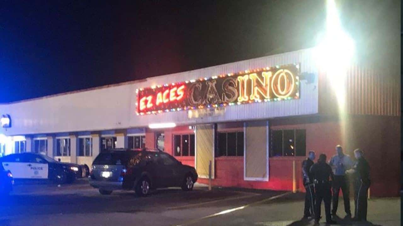 Man In Casino Brutally Attacked And Robbed, But He Has A Gun And Wins The Jackpot