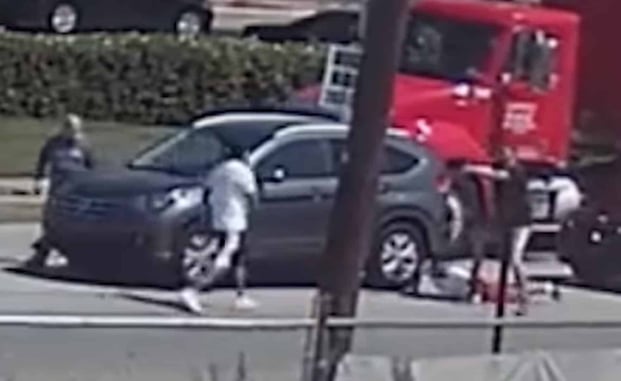 *WATCH* Armed Citizen Draws Gun, Holds Man Down, Then Shoots Another Man Advancing On Him