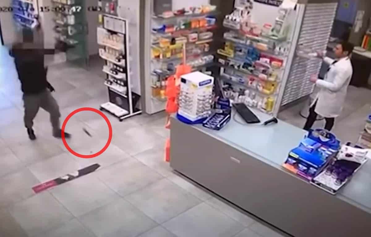Robber’s Magazine Flies Out Of Gun During Robbery, Giving Us All An LOL